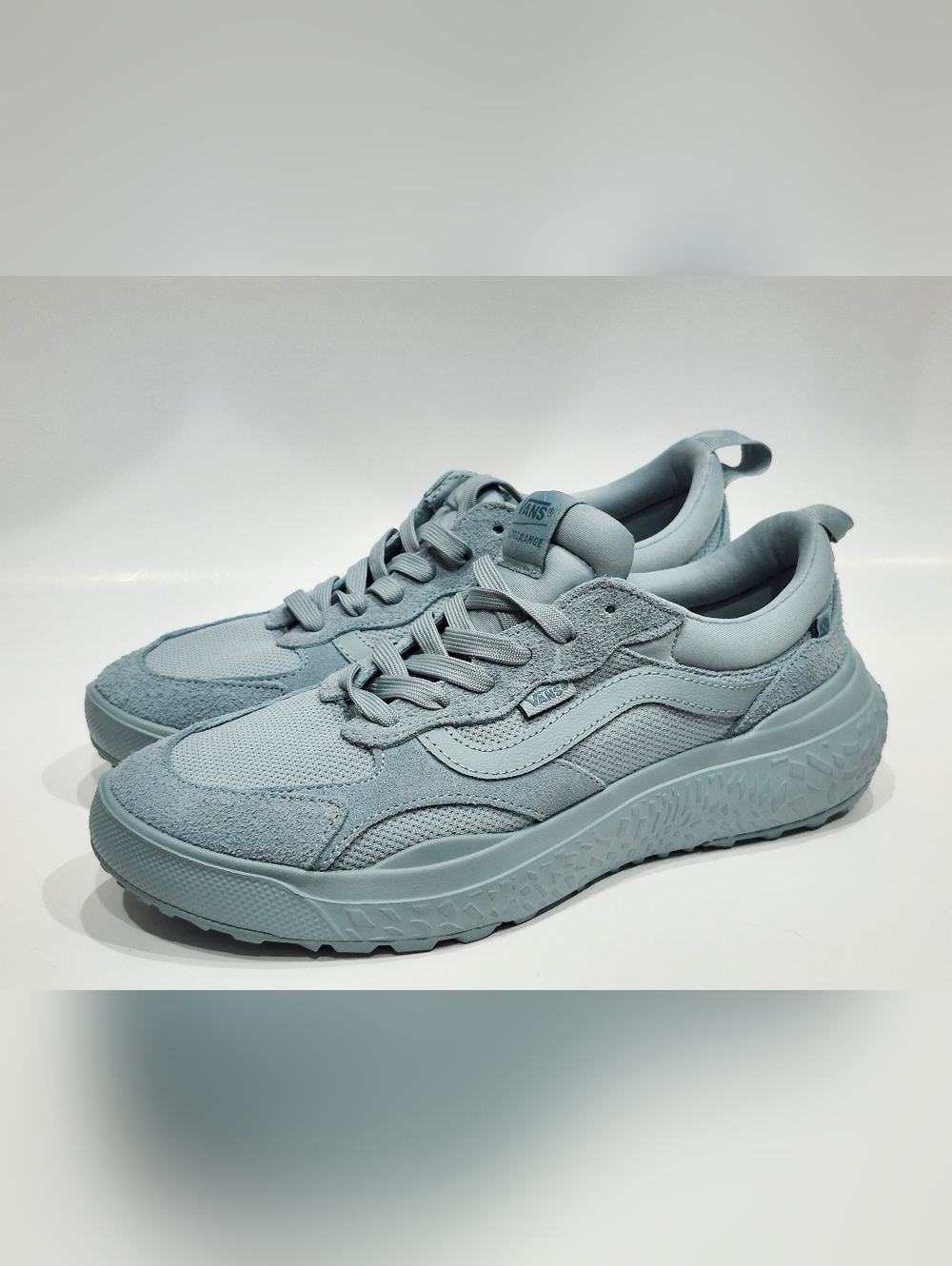 Vans UltraRange Neo VR3 "Mono Blue" Sneakers VN000CWEBLU Men's Size 10 US Nw
